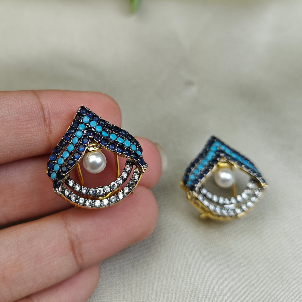 Aomi Pearl Studs