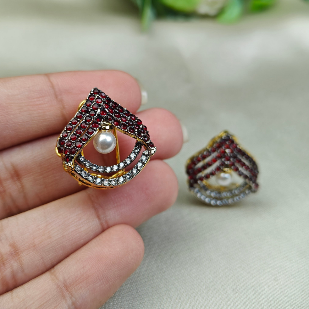 Kurenei Pearl Studs