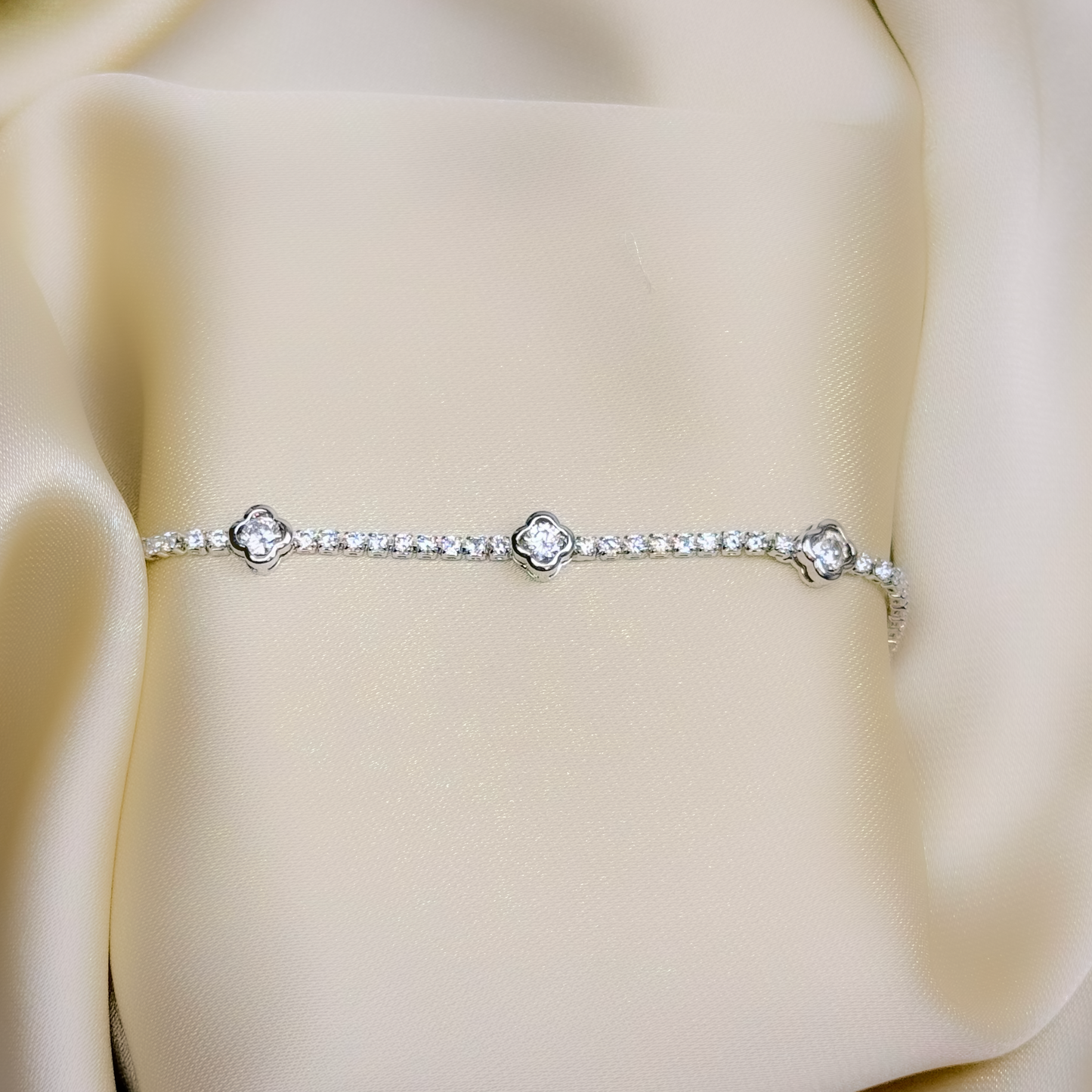 Serene Petal Shine Bracelet