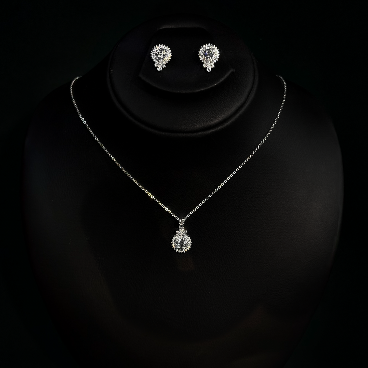 Radiant Halo Crystal Necklace Set