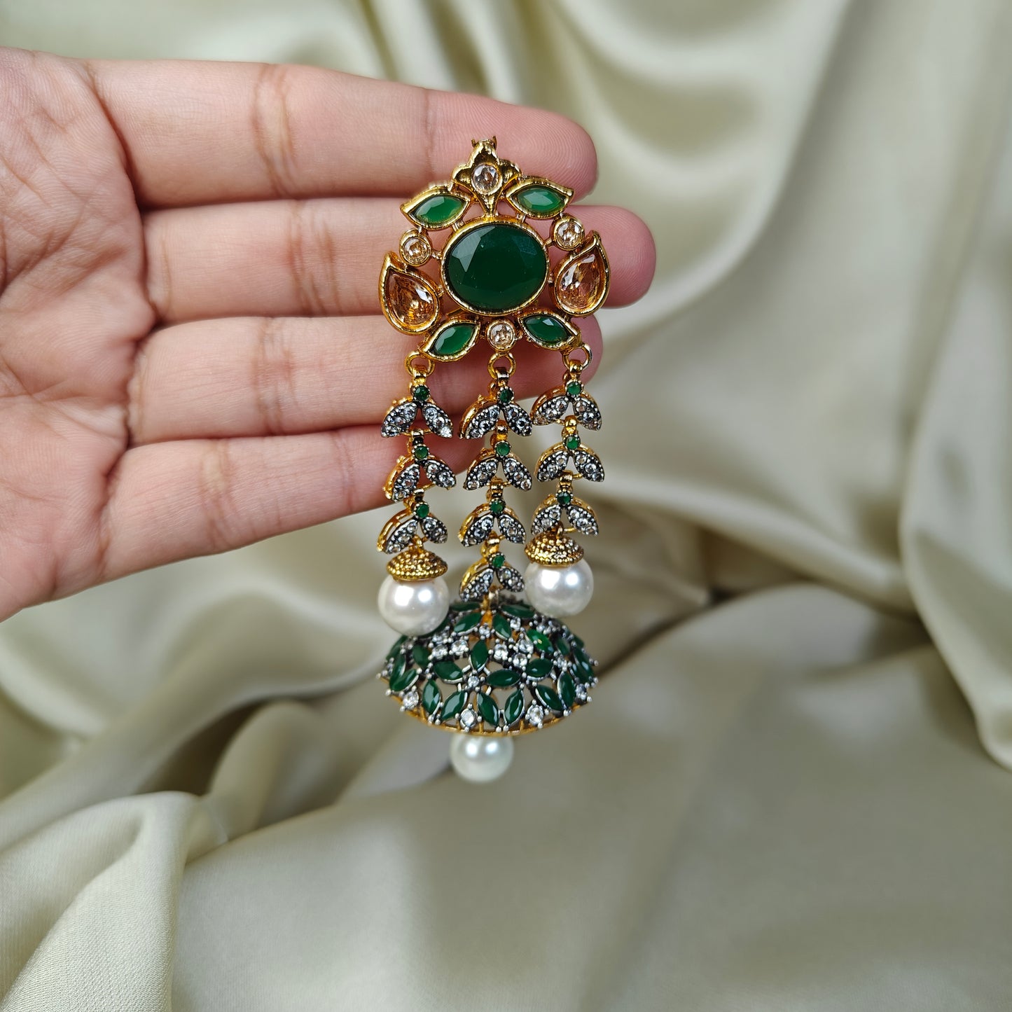 Mahrukh Emerald Kundan Earrings