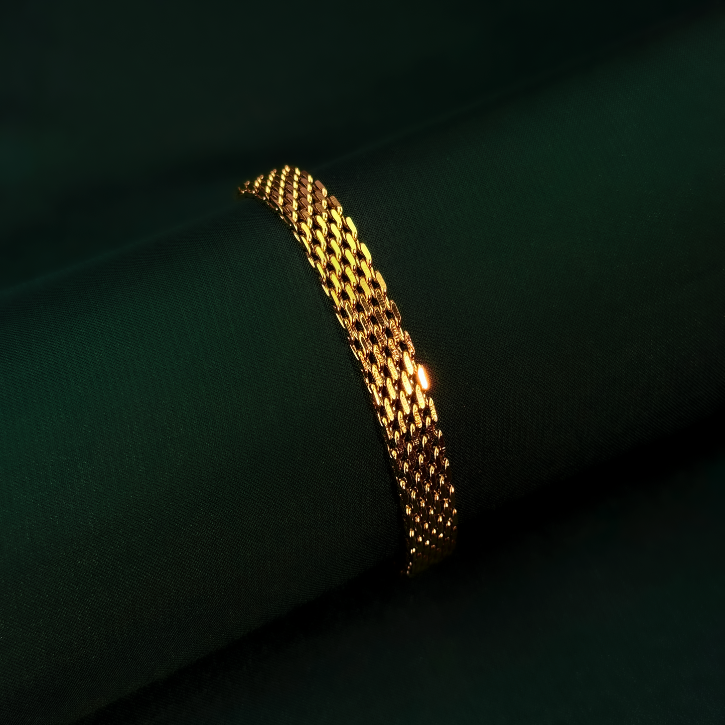 Regal Mesh-Link Bracelet