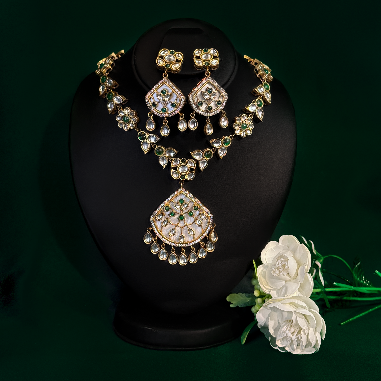 Aleena Emerald Kundan Set