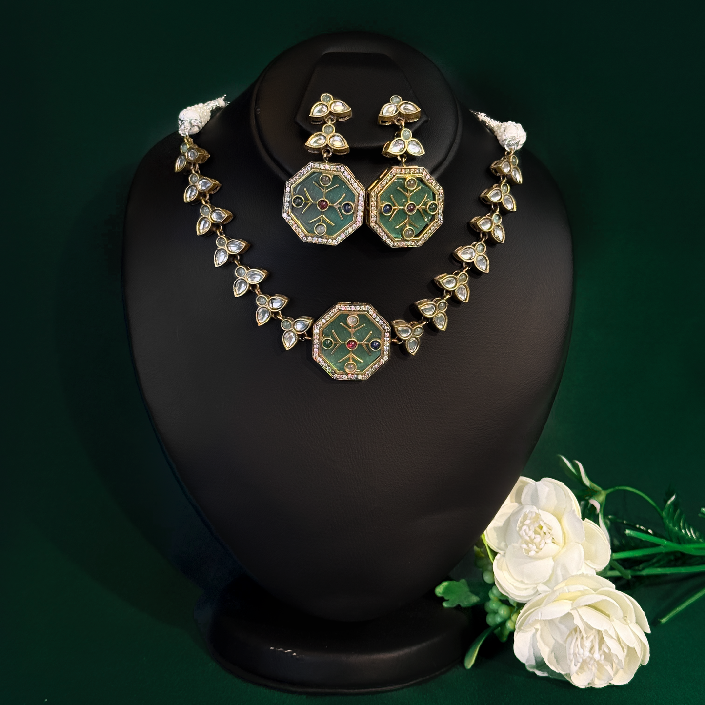 Emerald Enamel Kundan Se